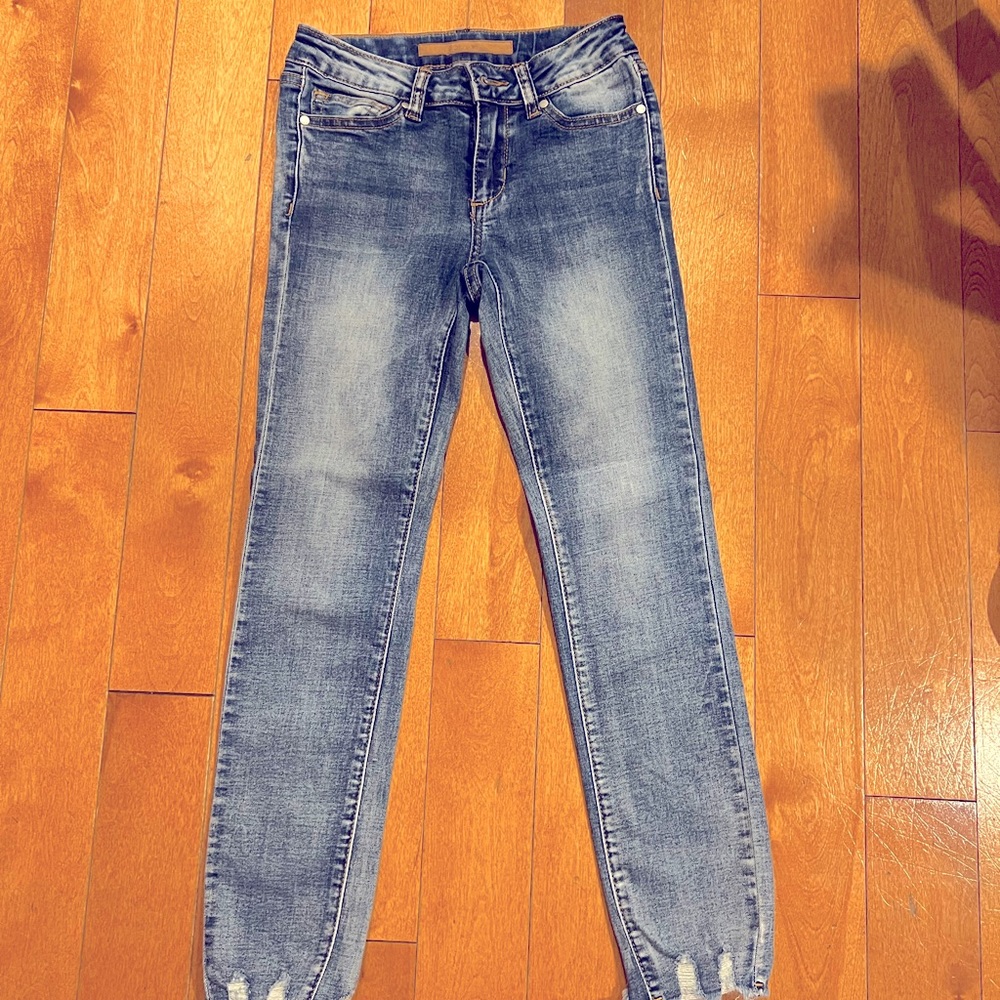Joes jeans distressed blue jeans